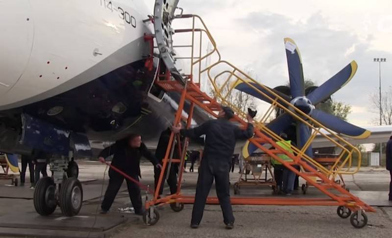 Sul web è apparso un video del primo lancio dei motori del modello di volo IL-114-300