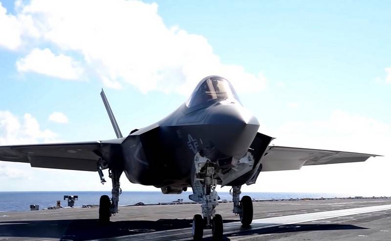 Amerika Birleşik Devletleri'nde, Deniz Piyadeleri'nin F-35B savaşçıları kullanıldı