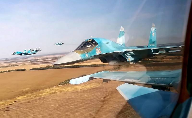 Su-34 폭격기는 공중전을 수행하도록 "가르칩니다"