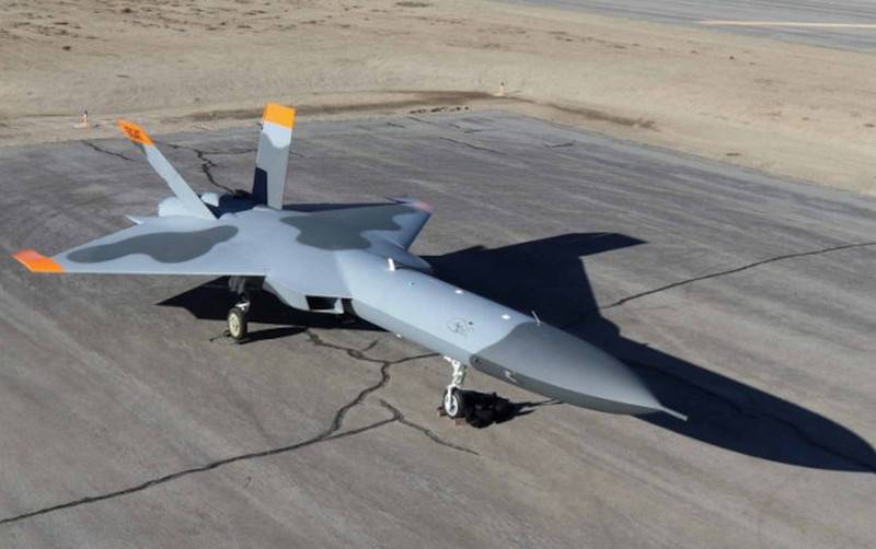 An unusual plane is preparing for flight in the USA - a simulator of 5th generation fighters