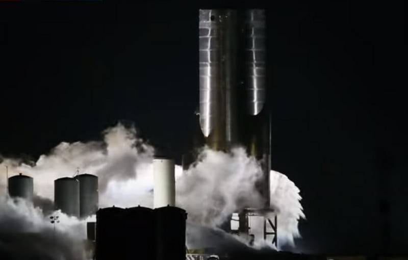SpaceX führt Brandtests des Starship SN8 mit drei Triebwerken durch