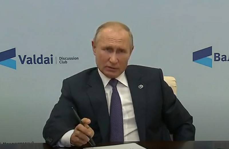 "Comment ne pas attraper froid à vos funérailles": Poutine a répondu aux méchants de la Russie