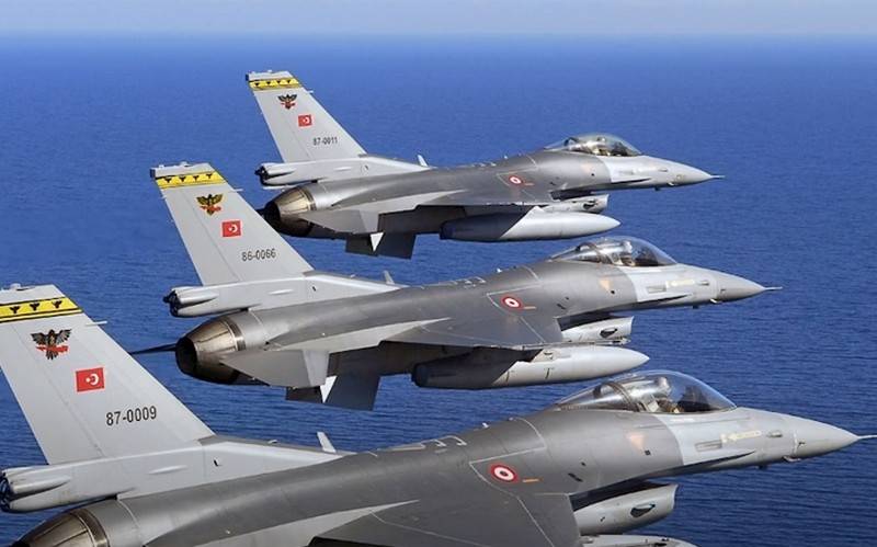 Força Aérea Turca usa pilotos paquistaneses para voar em F-16