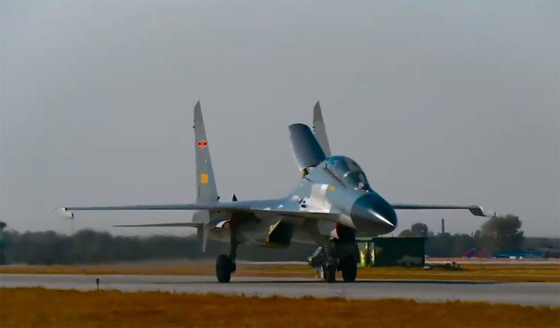 China zeigte eine unbekannte Luftrakete auf einem J-11-Jäger