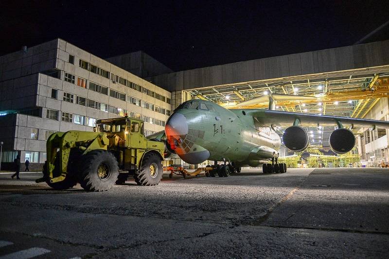 또 다른 직렬 군사 수송기 Il-76MD-90A가 Ulyanovsk에서 조립되었습니다.