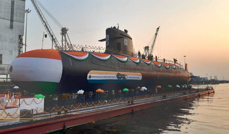 El quinto submarino clase Scorpen para la marina del país lanzado en India