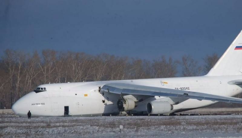 L'Agence fédérale du transport aérien a cité la raison de l'atterrissage d'urgence de l'An-124 "Ruslan" à Novossibirsk