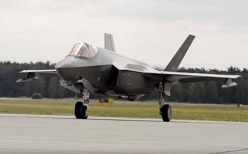 En los Estados Unidos, el lanzamiento del F-35 se considera una amenaza para el programa para crear un caza de sexta generación.