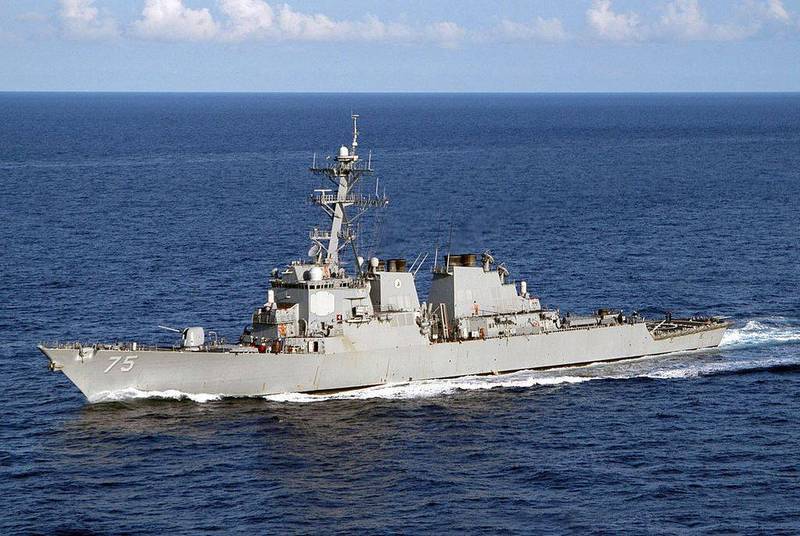 Destroyer américain URO USS Donald Cook DDG-75 dirigé vers la mer Noire