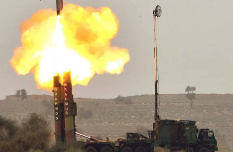 인도, 확장된 범위의 BrahMos 미사일 지상 버전 시험