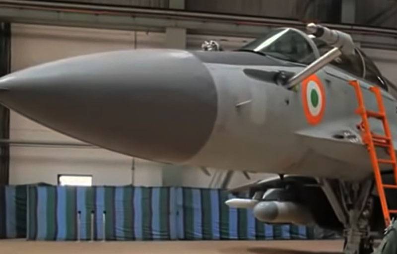 Indian Navy carrier-based fighter MiG-29K crashed into the Arabian Sea