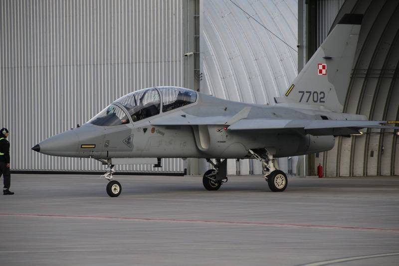 Kampftrainingsflugzeug (UBS) M-346 Master trat der polnischen Luftwaffe bei