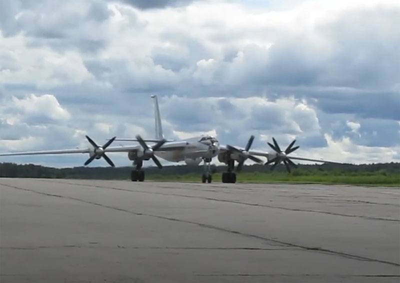 영국에서는 러시아 대잠 항공기 Tu-142의 "도발적인 행동"을 발표했습니다.