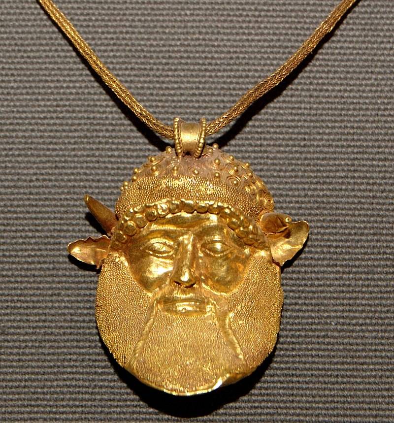 Ropa y joyas etruscas