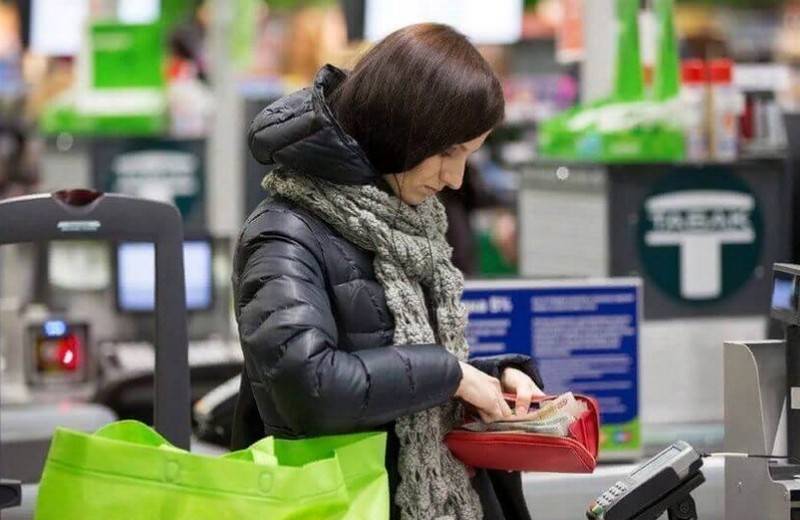 Analistler, ülkenin çoğu bölgesinde kilitlenmenin ardından Rusların gelirlerinde artış olduğunu açıkladı