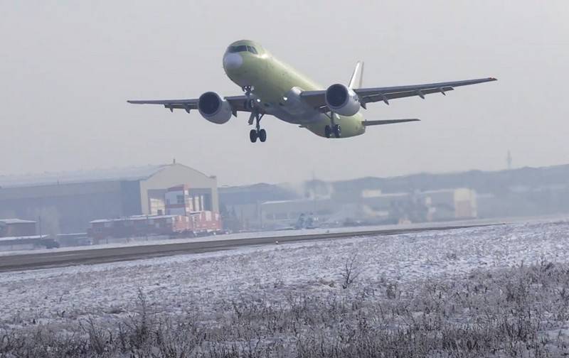 Die russische MS-21-310 mit PD-14-Triebwerken machte ihren ersten Flug