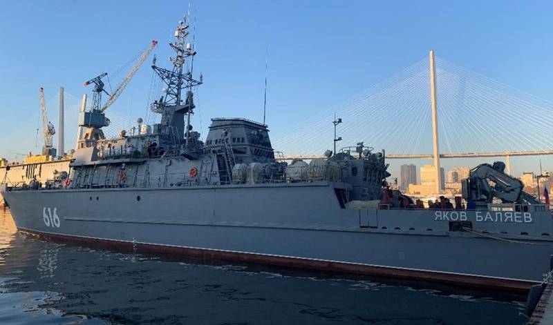 A bandeira de Andreevsky foi hasteada no navio de defesa contra minas "Yakov Balyaev"