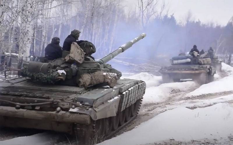 Portail militaire ukrainien sur les manœuvres dans la région de Louhansk: les chars T-72 des forces armées ukrainiennes se préparent aux hostilités