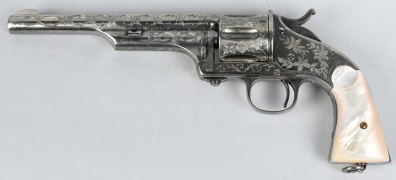 https://topwar.ru/uploads/posts/2020-12/thumbs/1609219202_4_-gravirovannyj-revolver-s-rukojatkoj-vylozhennoj-perlamutrom-i-otkrytoj-ramkoj-_44-milestone-auctions.jpg