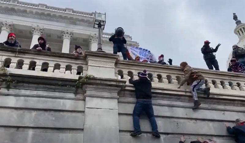 Scomparsa di documenti riservati: le guardie del Campidoglio hanno esortato i membri del Congresso a chiudere le porte degli uffici, ma non a chiave