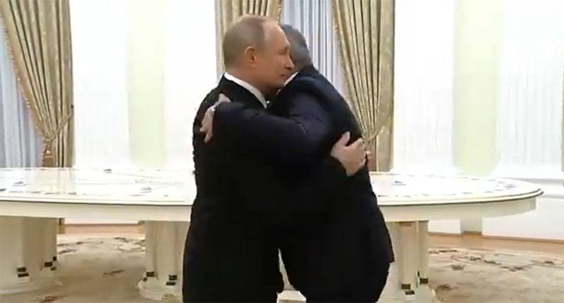 Psicólogos comentam fotos do encontro de Putin, Aliyev e Pashinyan no Kremlin