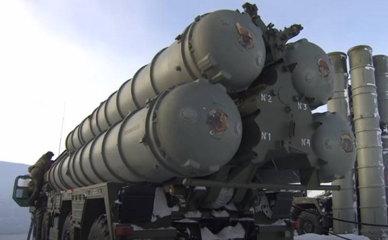 Bielo-Rússia vai comprar sistemas de mísseis antiaéreos S-400 russos