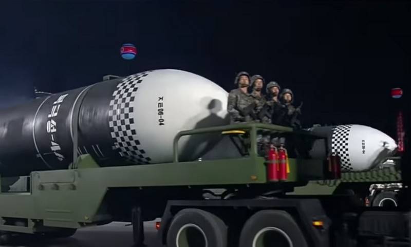 "L'arma più potente del mondo": alla parata nella RPDC ha mostrato un nuovo missile balistico