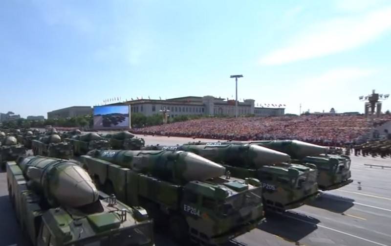 일본 전문가: 중국 미사일이 1km 이상의 거리에서 항공모함을 정확하게 타격할 수 있을지 의심스럽다