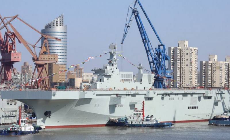 A China lançou o terceiro navio de assalto anfíbio universal do projeto Type-075