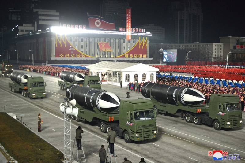 "दुनिया का सबसे शक्तिशाली हथियार": उत्तर कोरियाई मिसाइल "पुक्किक्सन -5 ए"
