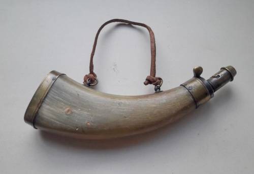 powder flask of horn