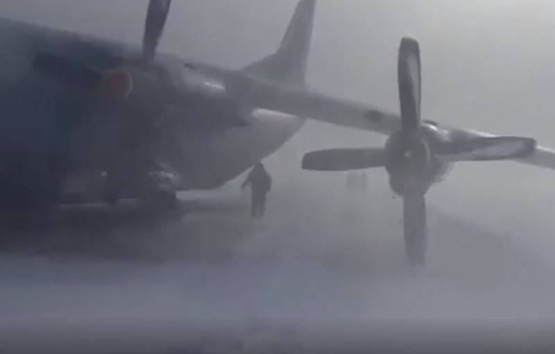 An-12 askeri nakliye uçağı Iturup adasına sert iniş yaptı