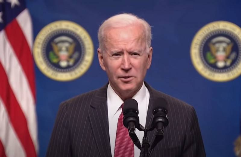 Joe Biden은 미얀마 군대가 즉시 사임 할 것을 요구했습니다.