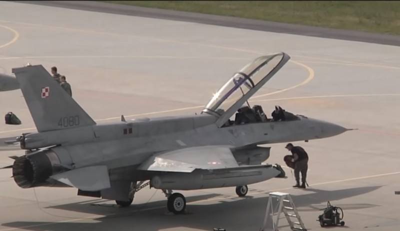 Polonia moderniza los cazas F-16C / D Block 52