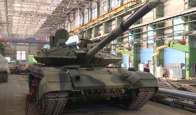 Um lote de novos tanques T-90M "Breakthrough" entregue ao Ministério da Defesa