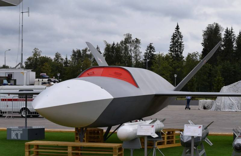 Das neue UAV "Thunder" kann einen Schwarm von Angriffsdrohnen kontrollieren