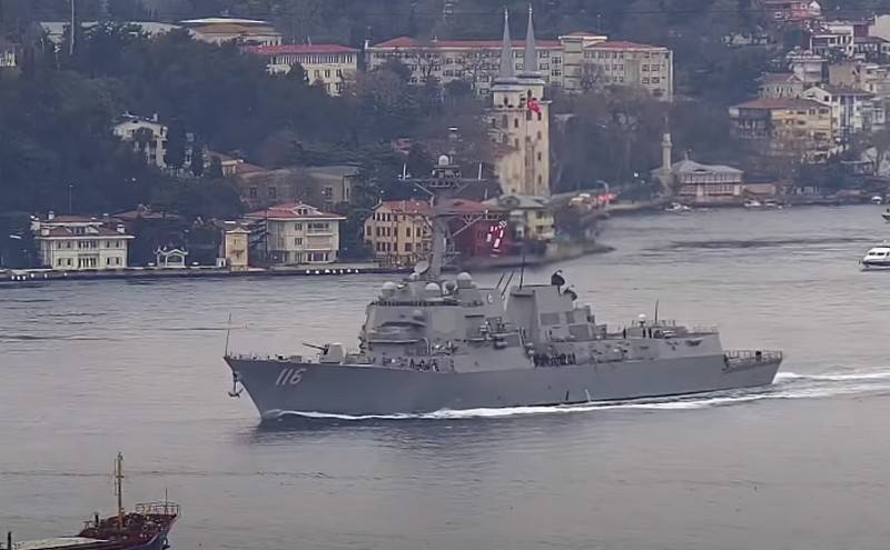 미국 구축함 USS Thomas Hudner (DDG-116)가 흑해를 떠났습니다.