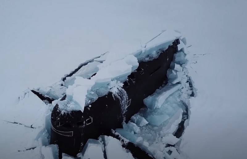 Tres submarinos nucleares rusos emergieron simultáneamente en el hielo del Ártico