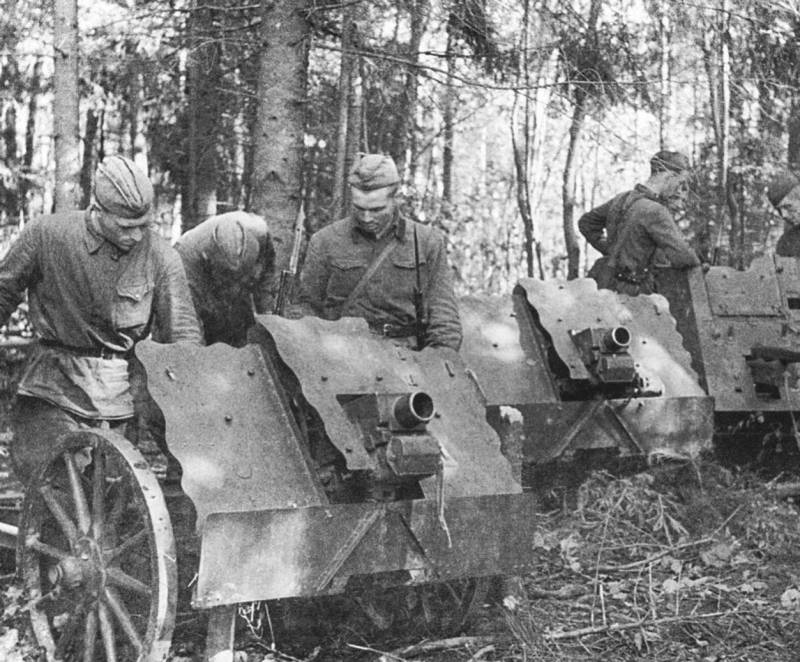 Captured German infantry guns in service in the Red Army