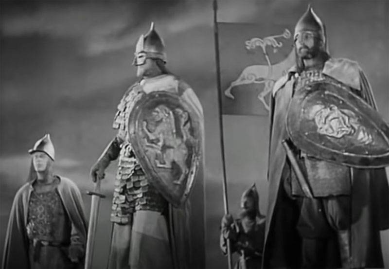 Dari senjata hingga paku keling: seorang ahli Abad Pertengahan berbicara tentang film "Alexander Nevsky" oleh Eisenstein