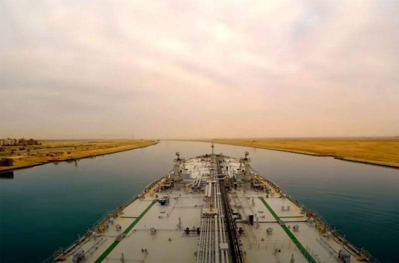 El tráfico por el Canal de Suez se vio nuevamente interrumpido por problemas con el paso de la embarcación