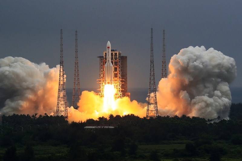 China puso en órbita el módulo base de su estación espacial