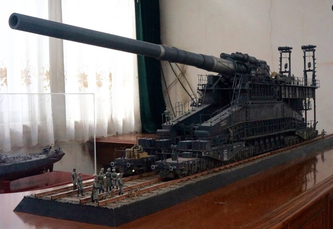 the DORA the bigs railroad gun of the wwII and of the wold by