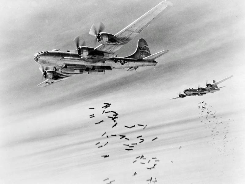 Действия американских стратегических бомбардировщиков против Японии