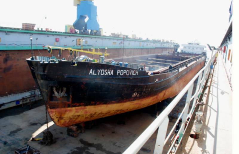 In Ukraine, they were going to sell to private hands the Azov shipyard, which serves the ships and boats of the Navy