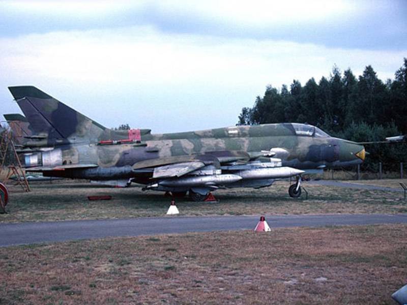 폴란드 공군은 소련 Su-22M4를 대체 할 항공기를 제공했습니다.