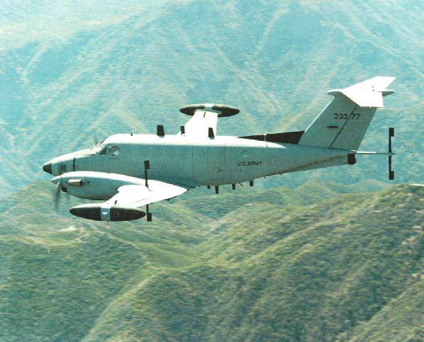電子偵察機ビーチクラフトRC-12ガードレール（米国）