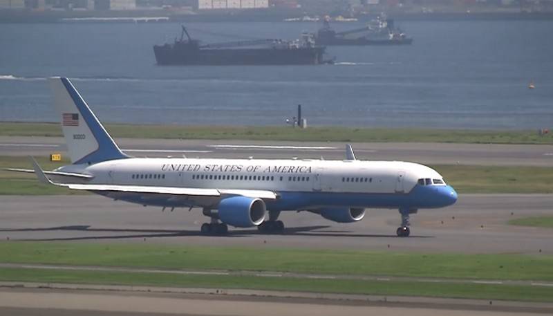 O avião do vice-presidente dos Estados Unidos teve problemas técnicos, o vôo foi cancelado com urgência
