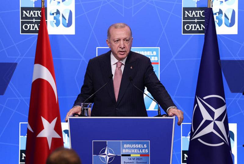 "Rimane invariata la posizione della Turchia sull'S-400 russo": Erdogan ha riassunto i risultati dell'incontro con Biden