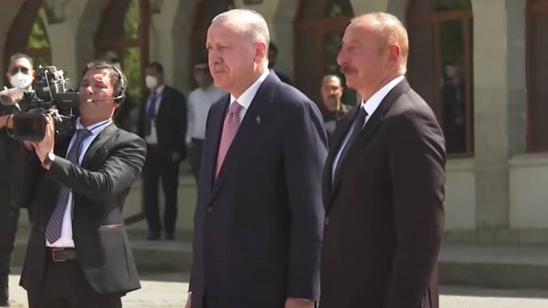 Erdoğan NATO zirvesinin ardından Karabağ'a geldi